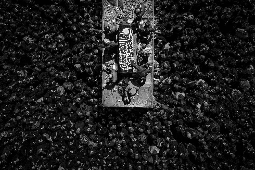 Похороны Алламе Хасанзаде Амоли The funeral of Allameh Hassanzadeh Amoli