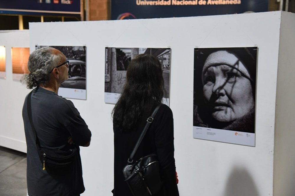 Открытие выставки лауреатов фотоконкурса на площадке Национального университета Авельянеды.