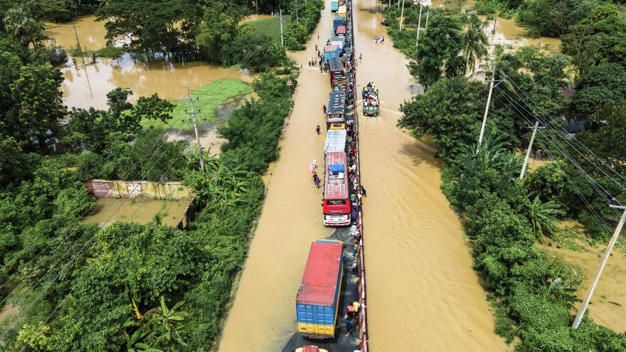 Шоссе под водой